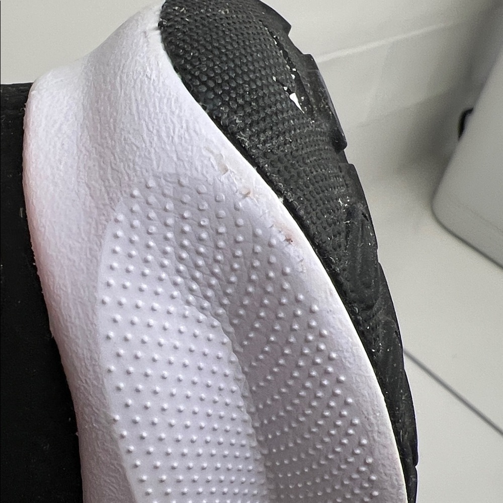 Nike Black & Gold Athletic Running Trainers - Picture 7 of 8
